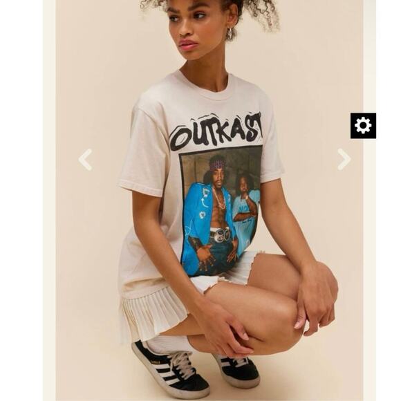 Daydreamer LA Outcast Graphic Tee - Picture 1 of 6
